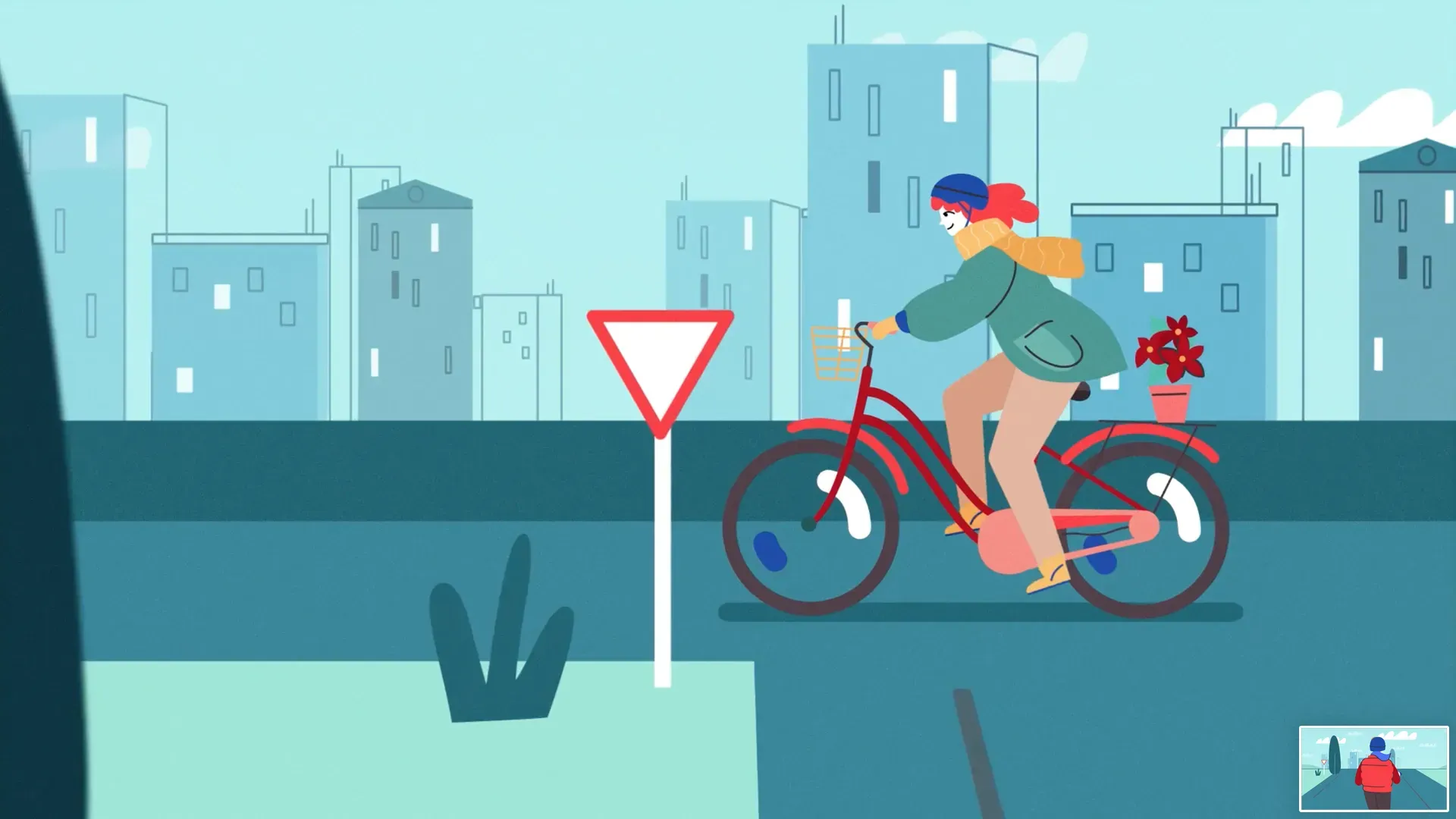 Fotograma del vídeo: una ciclista con casco azul y bufanda amarilla pedalea junto a una señal de ceda el paso, con una maceta de flores sobre el portaequipajes